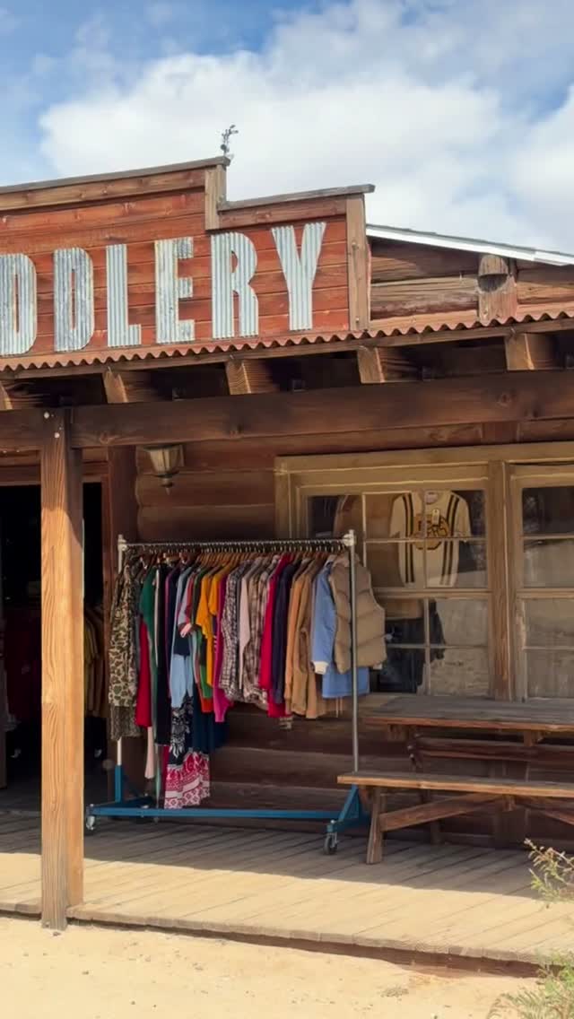 Sundays in Pioneertown. Totally worth the drive.
#sundaydrive #pioneertowncalifornia #californiadaytrip #vacationrentalhomes