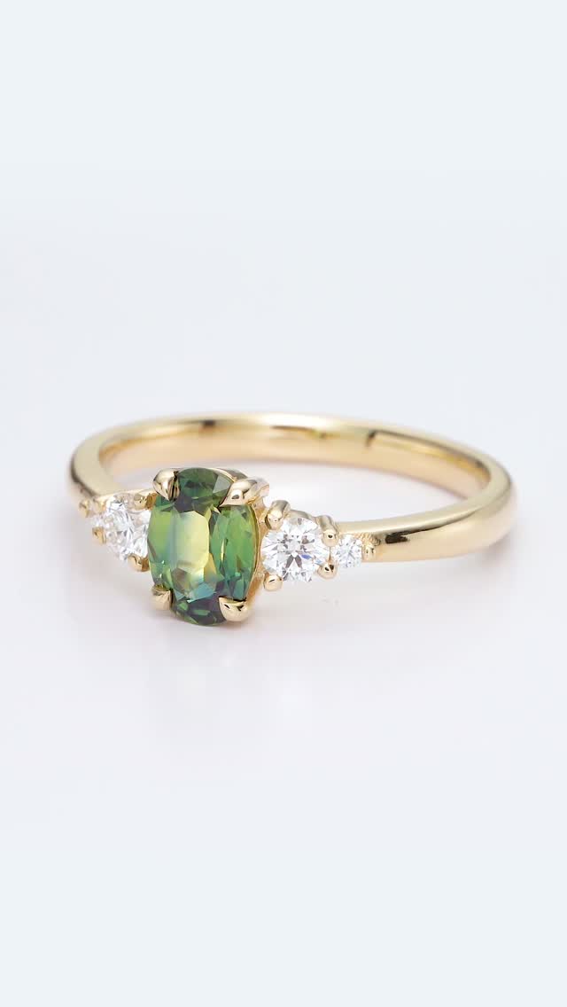 The Amara ring, featuring a one-of-a-kind Australian parti sapphire 💙💚💛
Parti sapphires contain two or more naturally occurring colours within a single stone - in this case, beautiful shades of green, blue and yellow that shift as the ring moves through the light.
No two are ever quite the same, which is part of the magic of Australian sapphires.
Handcrafted in recycled gold with natural diamonds✨