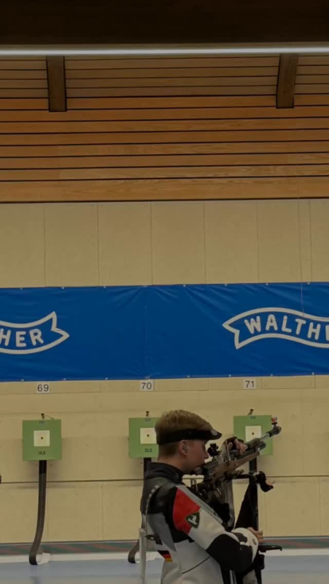 @hannabuhly wurde heute mit einem sensationellen Ergebnis von 535,1 Ringen und tollem Finale Deutsche Meisterin mit dem Luftgewehr 🥇 Uns hat sie im Vorfeld verraten, warum für sie INSIGHTS die ideale Lektüre für Sportler und Trainer ist.
.
Sicher dir INSIGHTS jetzt zum DM Sonderpreis von 30€ - vor Ort bei unseren Partnern von @deutscherschuetzenbund.dsb Shop, @gehmann_official oder @se_shootingequipment oder in unserem Online-Shop auf www.trainingsbuddy.com.
.
#feedback #insights #deutschemeisterschaft #sportschiessen