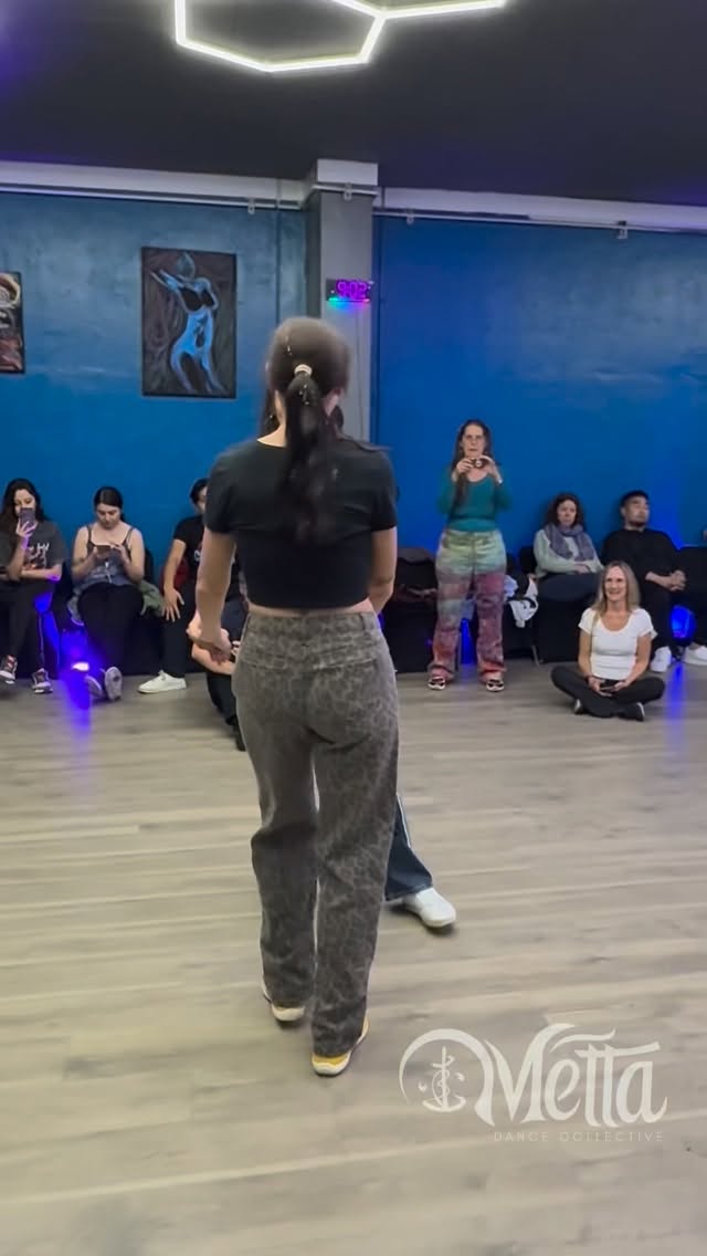 Quality leading is in the small details 😉✨
#Mettadancecollective #bachata #bachatafusion #bachataclasses #lovingkindness