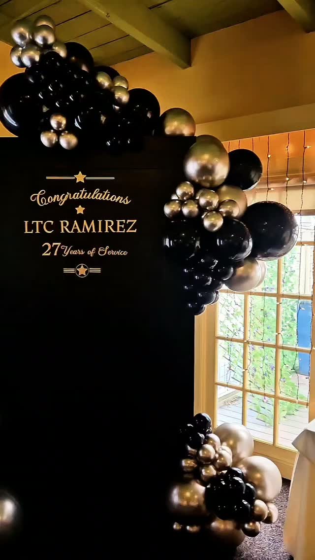 Backdrop with custom vinyl and balloon Garland for a retirement party
Thank you for trusting us with your event!β€οΈ #balloonsaustin #austinig #kiwisparty #atxevents