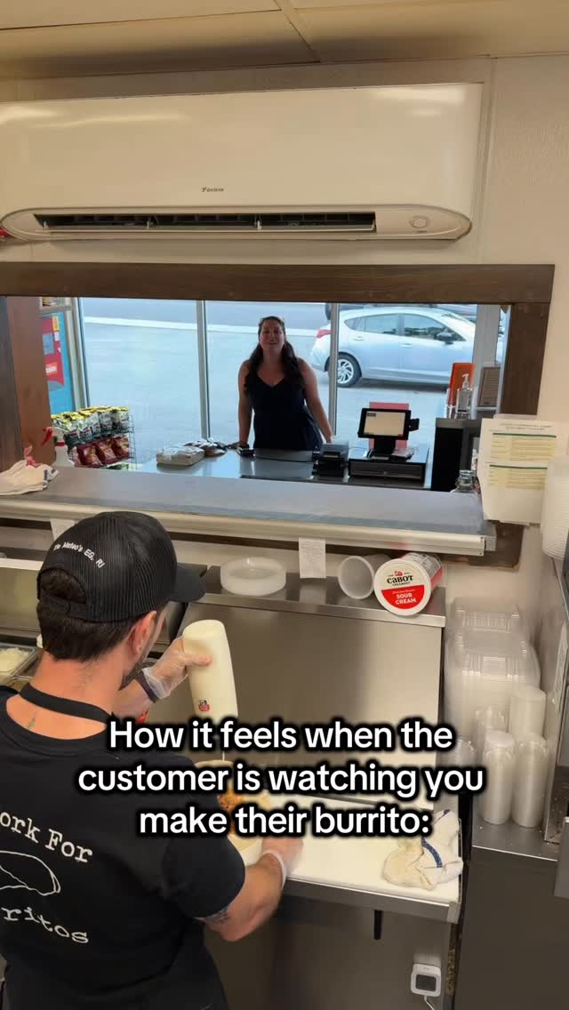 We love having an audience 👀🤣
#EastGreenwichRI #RestaurantLife #SmallBusinessHumor #kitchenlife #WorkHumor 