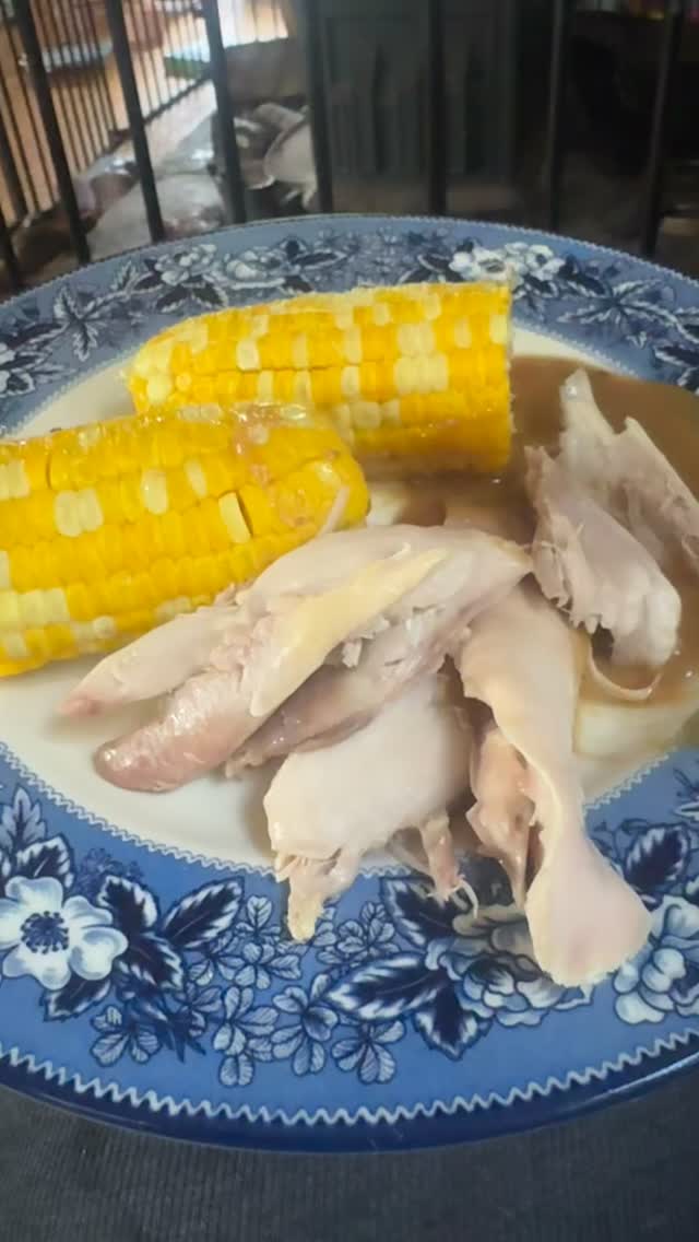 Grateful for fresh chicken from our farm - the grocery store doesn’t come close to this. There is still time to order fresh chicken this season - just send us a message by Thursday!
#supportlocal #shoplocal #farmersmarketfinds
