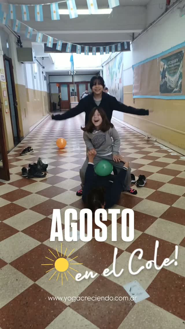✨ AGOSTO en el. Cole! · JUGAMOS CON NUESTRA ENERGÍA
En agosto seguimos descubriendo nuestra energía. ✨
Aprendimos que no todos los días tenemos la misma energía.
A veces necesitamos moverla, jugar y compartirla.
Otras veces necesitamos parar, respirar y relajarnos.
Y descubrimos algo muy importante:
🎈 La energía no se tira a la basura… ¡se transforma!
En yoga aprendemos a escucharla, moverla y buscar su equilibrio. 💛
Namasté! Marce
#YogaCreciendo #YogaParaNiños #YogaEnElCole #EducacionEmocional #YogaInfantil