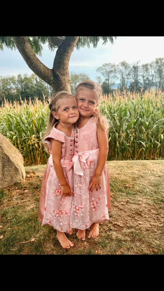 Auch die jüngsten werden bei uns fündig 😍
Sind sie nicht zuckersüß🥰
#passau #kinderdirndl #dirndlliebe #dirndl #dirndllove