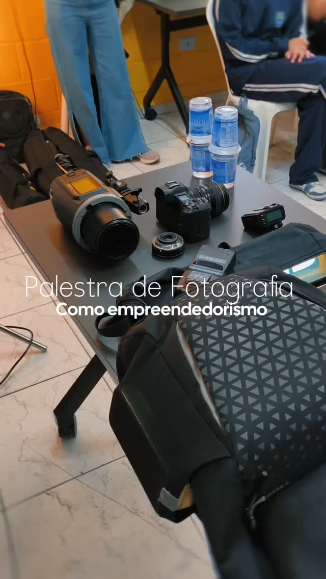 Na Cepac Barueri, acreditamos que desenvolver habilidades também é uma forma de ampliar possibilidades para o futuro. Por isso, nossos jovens participaram de uma oficina de fotografia, uma experiência que uniu criatividade, aprendizado e incentivo ao empreendedorismo jovem.
Por meio da fotografia, eles puderam explorar novas formas de expressão, desenvolver conhecimentos e descobrir como uma habilidade pode se transformar em uma oportunidade profissional e até mesmo em uma possibilidade de geração de renda. ✨
Mais do que aprender a fotografar, a oficina incentiva nossos jovens a enxergar potencial onde antes talvez não percebessem, estimulando autonomia, criatividade e novos projetos de vida.
Agradecemos aos voluntários que compartilharam seus conhecimentos, tempo e experiência, contribuindo para ampliar os horizontes dos nossos jovens e transformar aprendizado em novas possibilidades. 💚
Porque transformar talentos em oportunidades também é construir futuros.
#cepacbarueri #empreendedorismo #fotografia #juventude #oportunidades