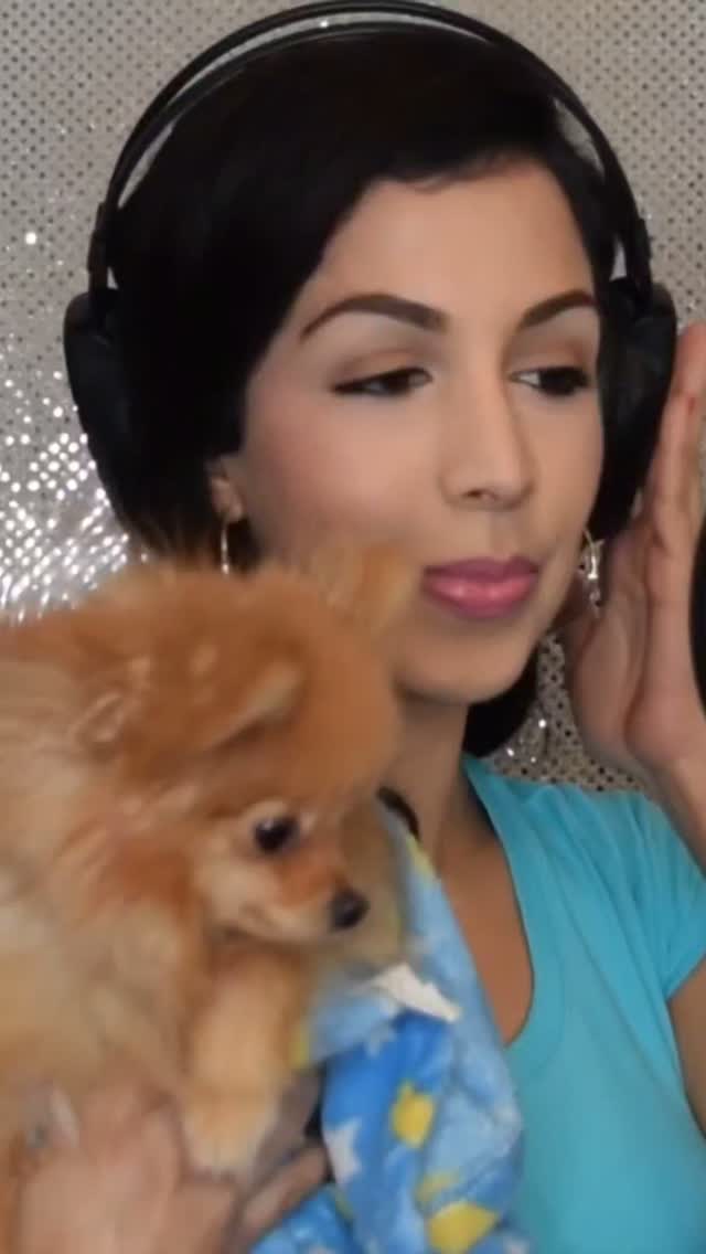 🐾✨ "There Must Be Something More."
Just me, this little song from Charlotte's Web, and my Pomeranian who refused to be left out of the shot. Some of my favorite moments are the quiet ones like this, a soft song and a warm little friend.
Tell me about your fur baby below.
xo, Roxy Darr 💋🌹
#DisneyCoverArtist #DisneyCoversinger #DogMom #SingerLife