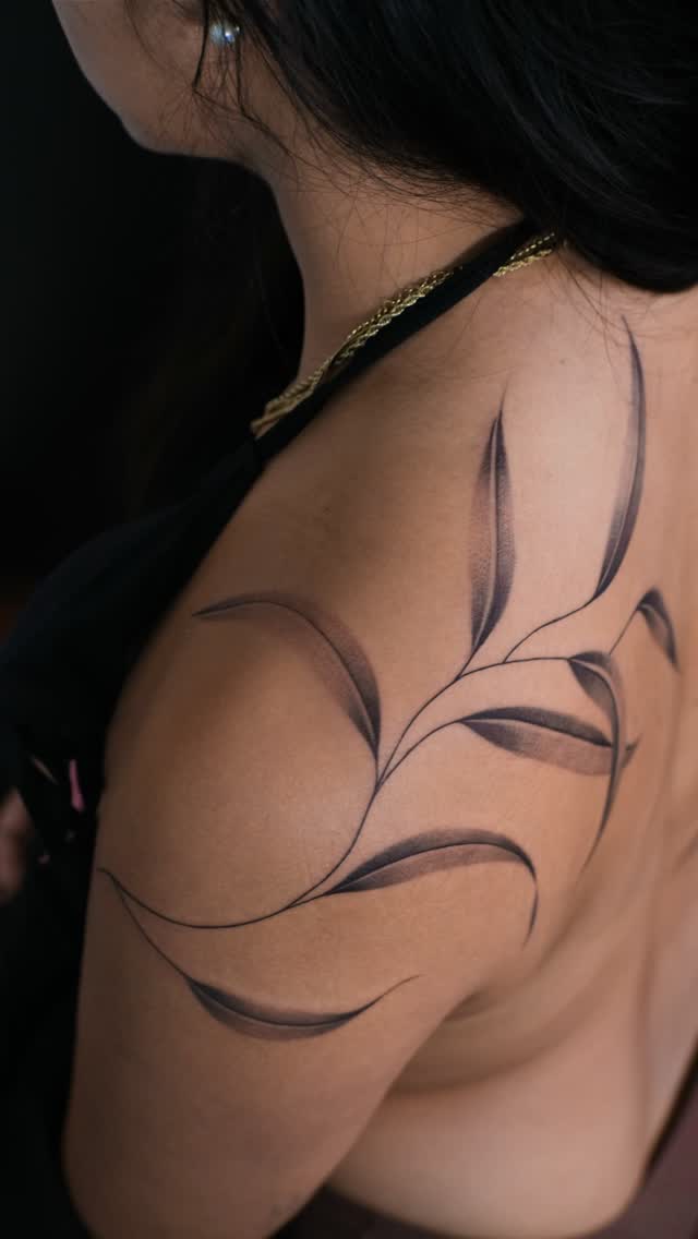 There’s something I love so much about creating freehand projects like this — soft botanicals unfolding across the body, delicate and feminine, with an almost dreamlike feeling to them.
Following the natural curves of the shoulder and back, becoming part of the silhouette rather than simply sitting on the skin, fitting in as if they were always there ✨ freehand technique allows me to follow the body, re-draw the design directly on the skin, following every curve, every muscle - pure magic unfolding in moments like these #tattoohawaii #tattoowaimea #tattookona #tattoooahu #freehandtattoo