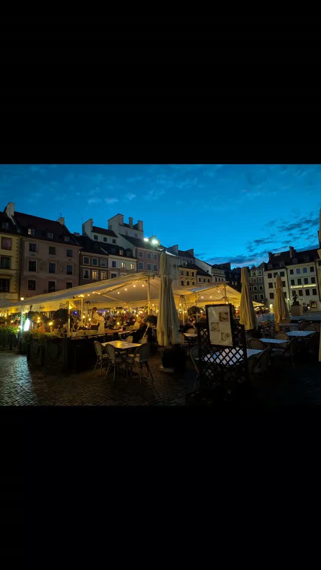 #warsaw
#warszawa
Warszawa's old town is absolutely breathtaking, by day and by night.