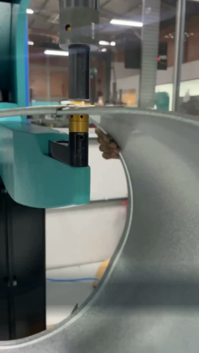 Sempre fizemos assim é a frase que mais custa dinheiro no chão de fábrica. O PontoTech une chapas metálicas a frio por conformação MECÂNICA, com punção e matriz, sem solda, rebites, parafusos ou calor, o que elimina consumíveis e reduz retrabalho.
A pergunta certa não é se o processo atual funciona, é quanto ele custa para funcionar. Saiba mais sobre o PontoTech e se ele é compatível com a sua produção.
Entre em contato com um especialista PontoTech. (Link na Bio)
#PontoTech #UniaoDeChapas #ConformacaoMecanica #GestaoIndustrial #Inovacao