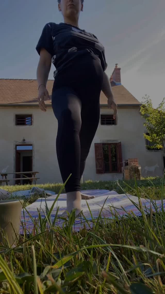 . YOGA PRÉNATAL .
Ou plutôt : MOUVEMENT ET CONNEXION.
Voilà comme j’appellerai mon cours si c’était assez accrocheur pour que les femmes enceintes me trouvent!
C’est vrai, ma vision de cet espace que je crée pour les futures mères va bien au delà d’un cours de yoga adapté à la femme enceinte. C’est un réel complètement à ta préparation à la naissance.
Dans ce cours je t’offre :
- un espace d’accueil et d’écoute bienveillante
- de partages avec d’autres femmes dans le même moment de vie que toi
- du mouvement adapté à ce que tu ressens dans ton corps
- une connexion profonde à ton corps et à ton bébé
- une transmission sur les ressources dont ton corps disposent pour accueillir la naissance
- des tips pour booster ta confiance et te sentir vraiment prête à donner naissance et devenir mère
- et bien plus encore ❤️✨
Retrouve moi chaque jeudi à 12h15 à l’Espace Santerra à la Croix Rousse et dès le 6 octobre un mardi sur deux à Lyon 7 (métro Garibaldi).
Les inscriptions sont ouvertes dans ma bio 🤰🏽
#yogaprenatallyon #yogaprenatal #yogaprenatallyon7 #yogaprenatallyon4