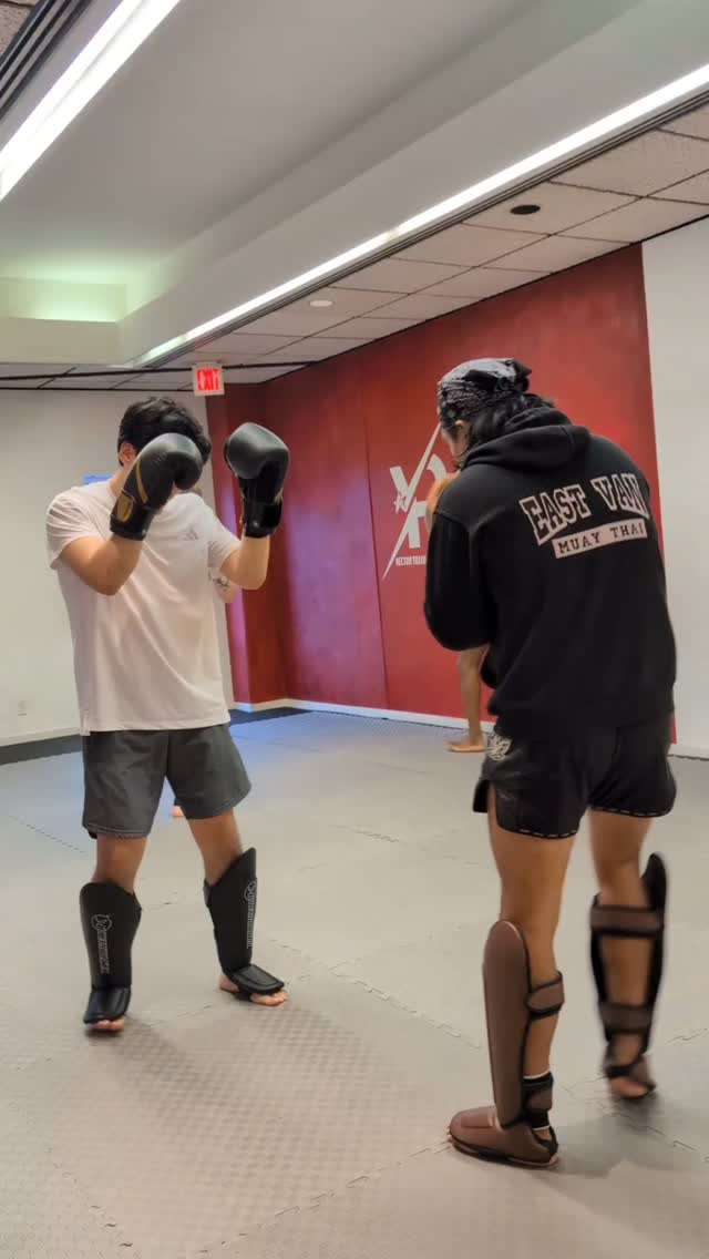 Putting in the rounds, staying consistent and getting better every class
#muaythai #kickboxing #fitness #padwork #martialarts