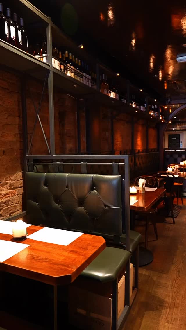 🎭 Pre-Theatre at Port House London!Right in the heart of the Strand, next to the Adelphi Theatre and close to London’s best theatres.Enjoy a delicious meal, a great atmosphere, and start your theatre night the right way.
Show tonight? We’re waiting for you! #coventgarden #opentable #theporthouse #strandlondon #tapaslondon
