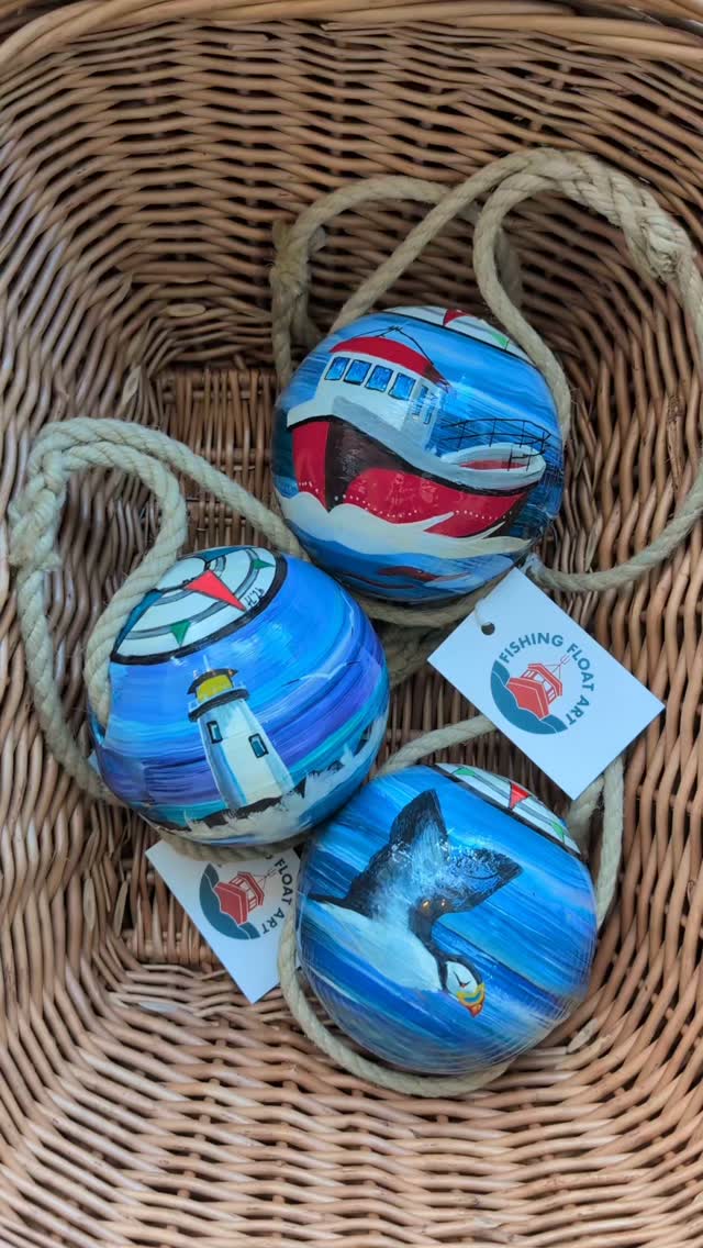 π¦ Unboxing hand-painted fishing floats from @fishing_float_art
ποΈ Hand-painted on the Isle of Skye, Hermione Lamond gives new life to these recycled fishing floats, beachcombed from all over Scotland!
π Available in a variety of sizes and designs in Coastal Design
#shopsmall #campbeltown #shoplocal #shopsmallbusinesses #shopsmallbusinessesuk