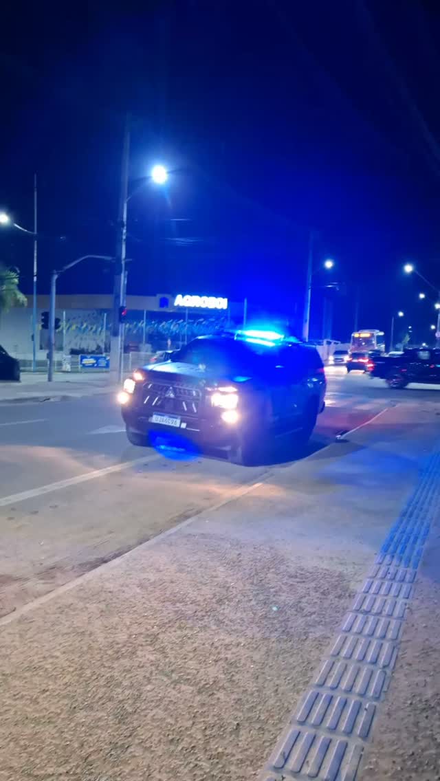 🚨 BOPE FECHA BOCA DE FUMO E APREENDE CENTENAS DE PORÇÕES DE COCAÍNA NO CABREÚVA
Uma ação do BOPE, por meio da Companhia Especializada ROTAM, resultou no fechamento de uma possível boca de fumo na noite deste sábado (19), no bairro Cabreúva, em Rio Branco.
Durante o patrulhamento, a equipe encontrou um suspeito em situação de flagrante e apreendeu uma grande quantidade de entorpecentes, incluindo centenas de porções de cocaína.
O suspeito foi detido e conduzido à Delegacia Central de Flagrantes (DEFLA), onde o caso será registrado e ficará à disposição das autoridades.
📲 Matéria completa: www.acrealerta.com.br
#Acre #RioBranco #Cabreúva #BOPE #ROTAM PMAC PolíciaMilitar AcreAlerta SegurançaPública Cocaína