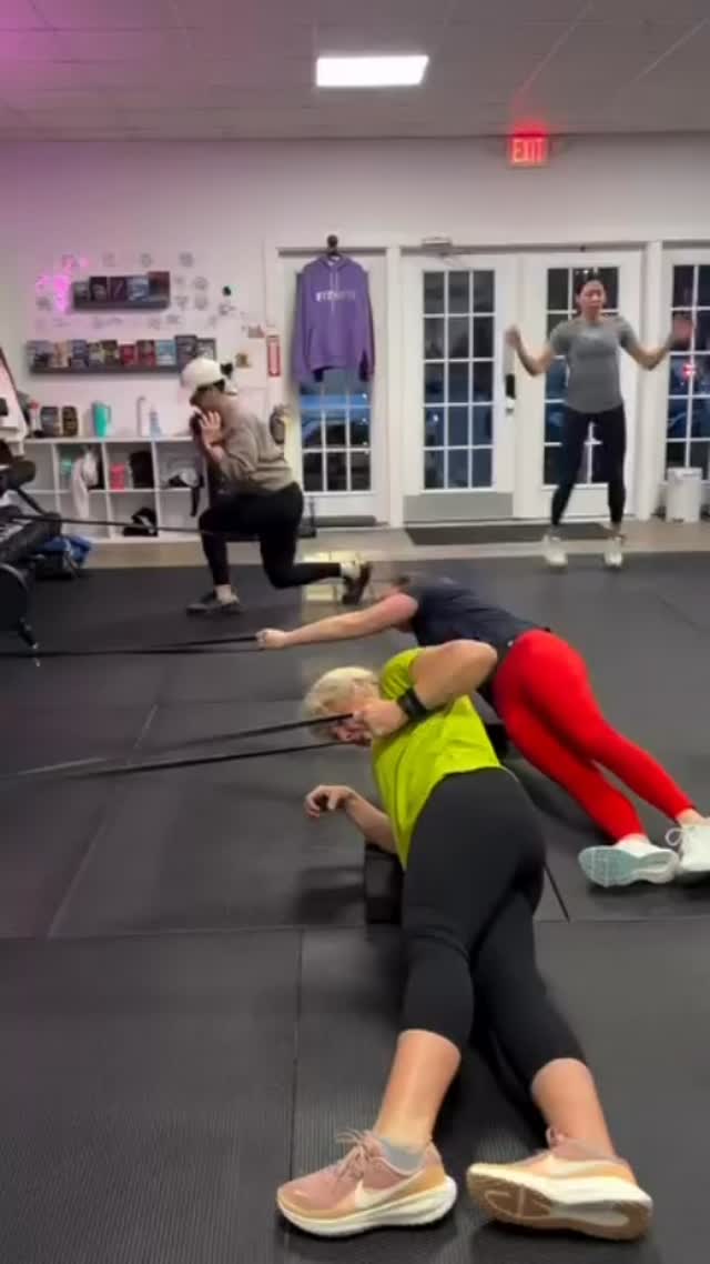 If you’ve been looking for YOUR place, consider it found. 📍Westport, MA. See you soon! 🙌💪
#smallgrouptraining
#30minuteworkout
#fitover30
#fitover40women
#strengthtrainingforwomen