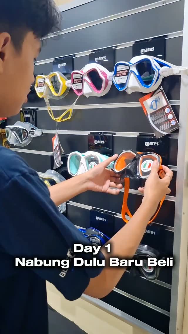 Beli gear diving emang butuh persiapan, bukan cuma soal budget tapi juga kenyamanan di bawah air. 🔥
Prinsip kita: Nabung dulu, beli kemudian! Nikmati prosesnya, baru rasain sensasi menyelam pakai alat sendiri.
💡 Pro tip: Buat kamu yang lagi ngumpulin budget, tenang aja... promo hemat dan penawaran spesial selalu update berkala. Langsung aja intip dan kepoin postingan Instagram kita biar enggak kelewatan! 😉💸