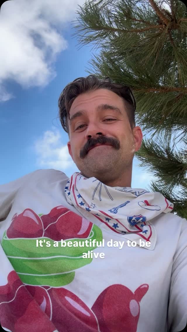 Every long journey starts with that first step. Keep going, don't ever give up. Share kindness, and let love fill your life in return.
#morning #wisdom #love #denverballoonguy