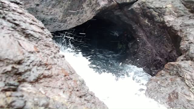 コーステアリング
波が来ないタイミングで動きます
#コーステアリング
#coasteering
#outdoor_sports_square
#人力企画