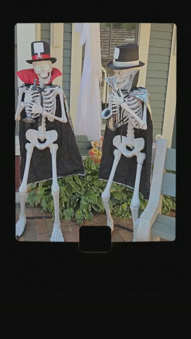 💀🎃 Our skeleton crew is back at it again! 🎃💀
They’re dancing, they’re posing, and they’re definitely ready for their close-up! 📸😂
Come by Southern Timeless Candles for a Halloween picture with the crew—or come inside and create your own candle or perfume! 🕯️✨
A little spooky. A little fun. And always a whole lot of fragrance! 🧡
📍 Gatlinburg, TN
#SouthernTimelessCandles #GatlinburgTN #HalloweenInGatlinburg #SmokyMountains #Gatlinburg