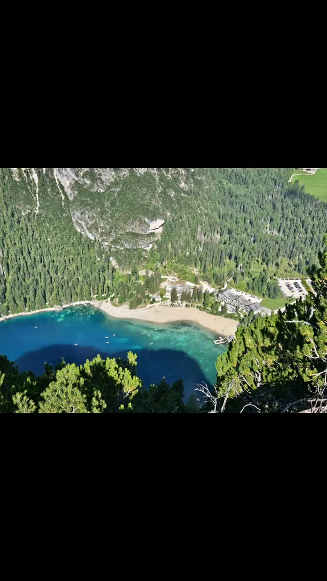 Gemeinsam über Stock und Stein! 🥾 Der Rückblick auf eine geniale Wanderwoche voller Abenteuer, Lachen und Gipfelglück in den traumhaft schöne n Pragser Dolomiten.
Danke an meine tollen Gäste für diese unvergessliche Zeit und die wunderbare Gemeinschaft! Bis zum nächsten Mal. 🌲🎒
#mountainsilence #guidelive #gooutside #beautyofnature #hikingadventure #hiking #mountain #bergwelt