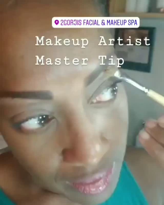 It's all about the eyes!
That is where your beauty begins.
Watch this master brow tip quickly.
Here's a quick tip.
Kim, Prof. Makeup Artist
30 Year Reign