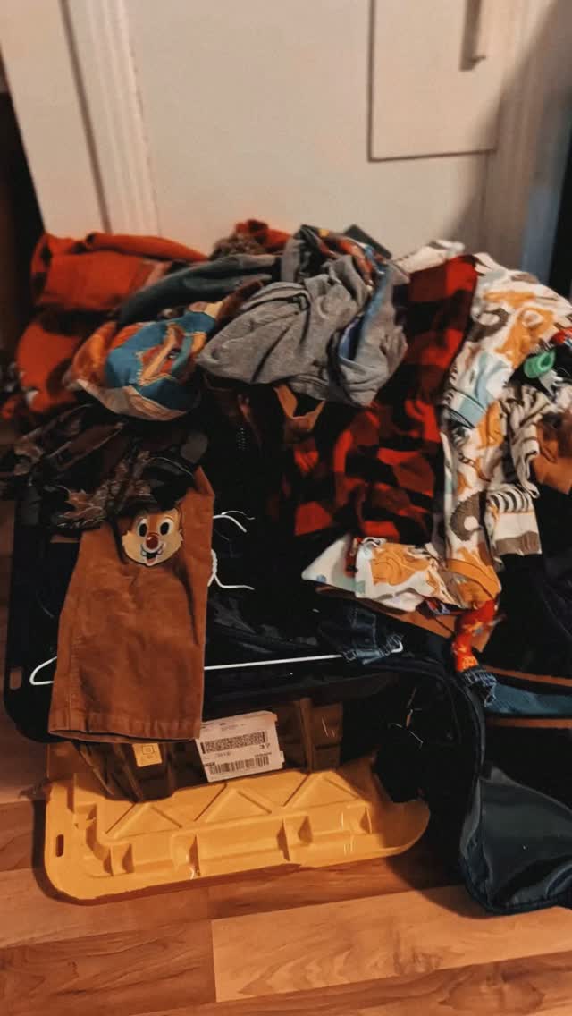 Ma force : vous trouver des pépites. ✨
Mon défaut : ne jamais prendre le temps de faire le ménage. 🫠
Priorités. 😂♻️
#thriftlook #friperieenligne #secondemain #eventthrift