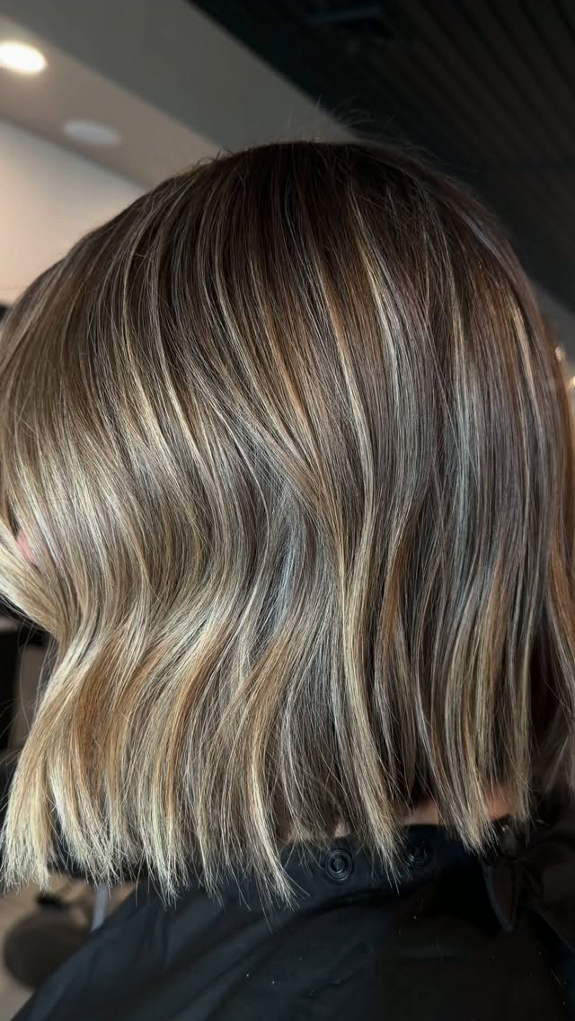 It’s cool because it’s modern, timeless & effortless all at the same time ✨ The way the haircut follows her jawline, the way the highlights define the style- it all works together 💫
This is one piece of our “capsule wardrobe” // hairstylist edition.
|quincy hairstylist, Quincy center, Quincy hair extensions, Quincy hair salon, Boston hairstylist, Boston salons, low maintenance, Luxury meets longevity, best of Quincy, best of Boston|