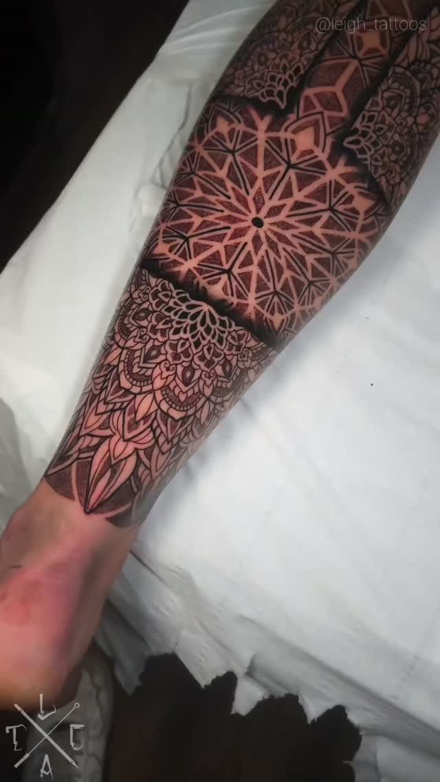Credit to @leigh_tattoos
#geotat #lancastertattoo #ink #tattoo #dotworktattoo
For booking contact the artist directly 📖