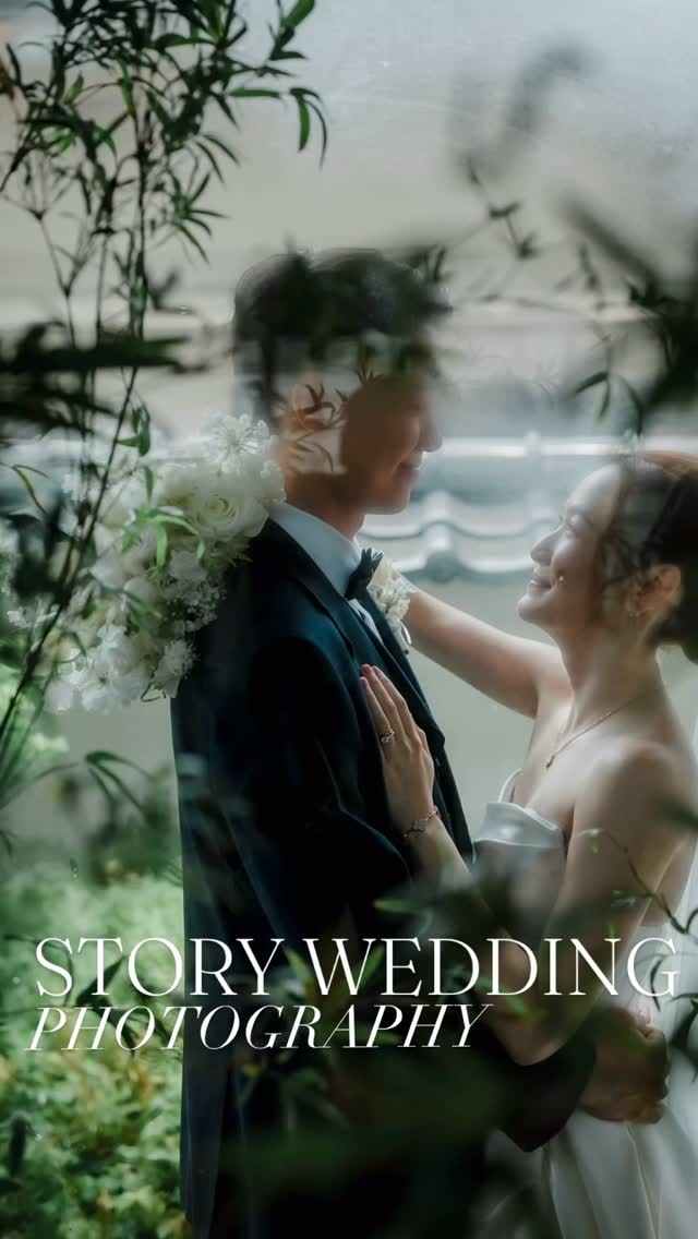 STORY WEDDING Actual Day Photography by in-house senior creative photographer - Anson
more portfolios, follow our IG @storywedding.photography
Minimalist white gown from STORY WEDDING @weddinggownsingapore
#sgweddings #swbridestobe #sgbrides #storyweddingsg
#singaporeweddingday