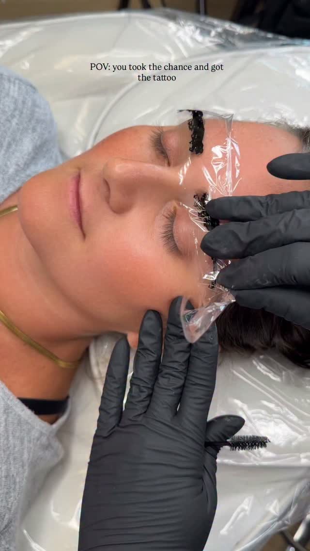 Soft, defined powder brows are customized to your face, your features, and your desired look. 💕 come back for part 2 to see her before and after 🤩
Service: powder brows
📍Little Falls, NJ
booking info: www.thebrowloungenj.com
#permanentmakeup #brows #beauty #pmu #explorepage✨