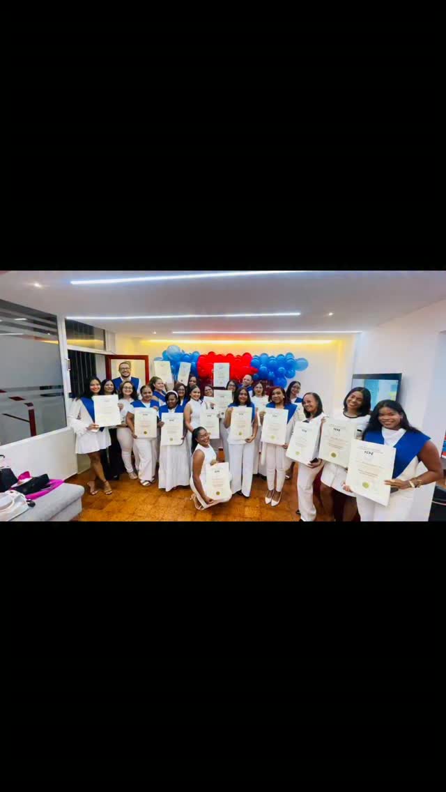 Hay metas que, cuando las alcanzamos, nos inspiran a ir por más.
Hoy celebramos a este grupo tan especial de Especialización en Psicometría: profesionales que siguen creciendo, aprendiendo y eligiendo la excelencia como camino.
Porque llegar lejos es importante.
Pero nunca dejar de crecer es lo que nos hace extraordinarios.
Seguimos. Juntos. Hacia la excelencia. Felicidades! #somosispe