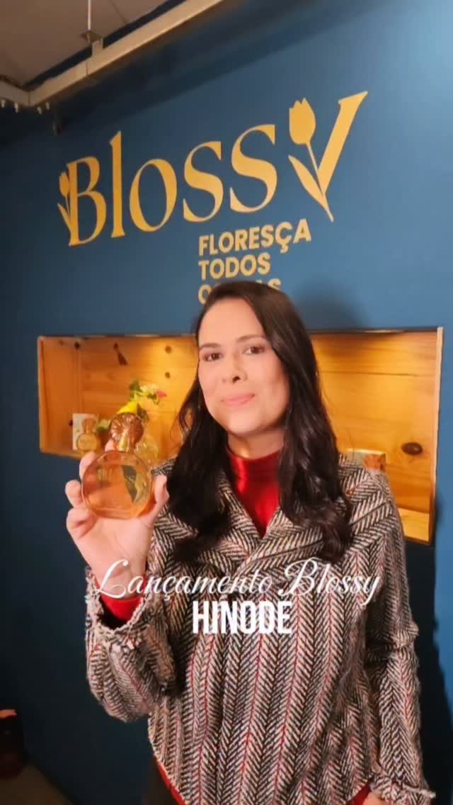 Florescer todos os dias.
Foi a partir dessa ideia que a Hinode apresentou Blossy, sua nova fragrância feminina, inspirada no espírito leve e solar da La Dolce Vita italiana.
Rosa italiana, prosecco, flores, cores e uma atmosfera criada para traduzir a proposta da fragrância também fora do frasco.
Um detalhe que chamou minha atenção foi a rosa desenvolvida pela Symrise com tecnologia Vitessence, trazendo uma interpretação particular dessa matéria-prima no acorde floral.
E o lançamento ainda teve um momento especial: um workshop de flores, em que cada convidada criou seu próprio arranjo.
No fim, gostei dessa ideia de florescer sem esperar uma ocasião especial. Talvez seja justamente aí que uma fragrância encontre seu lugar na vida real.
Blossy. Floresça todos os dias.
@hinodeoficial
@symrisefinefragrance
@prestige.comunica
#ALLSENSEZ #Hinode #Blossy #Perfumaria #ExperiênciaSensorial