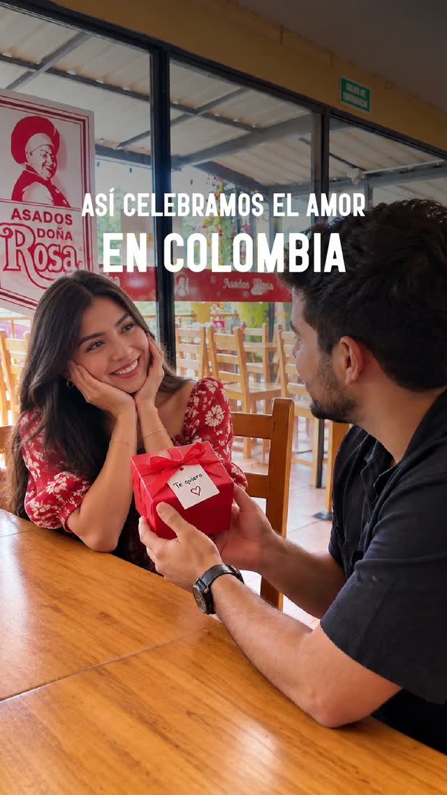 En Colombia tenemos una forma muy nuestra de celebrar el amor: reuniéndonos alrededor de una buena mesa. ❤️
Porque el amor no solo se demuestra en pareja, también está en la familia, los amigos y esas personas que hacen nuestros días más especiales.
Vení a compartir este Amor y Amistad en Asados Doña Rosa, donde siempre hay un lugar para quienes más queremos. 🫶