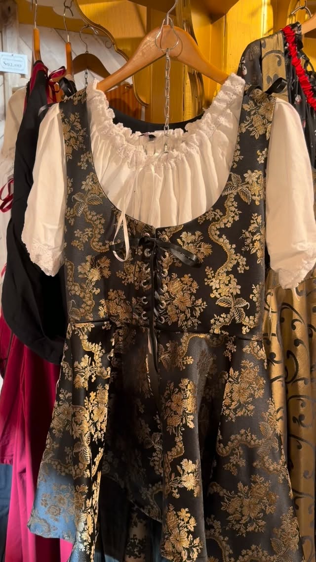 Just working late putting together some fits for PIRATE WEEKEND at the Maryland Renaissance Festival this weekend!! September 19 and 20. Ahoy! Will we see you?#mdrf #qheart3 #marylandrenaissancefestival #dressforthyself #pirates