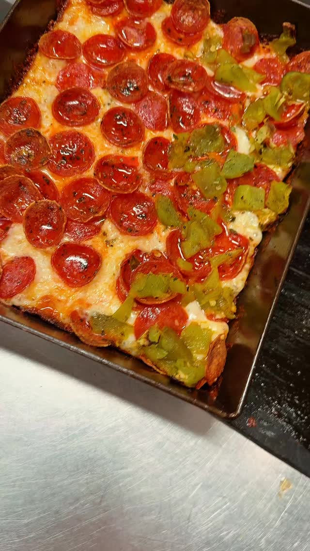 Weekends are made for LOVE! 😘 come check out some succulent pepperoni cups and add some green chile while you’re at it! We’ll see you soon!