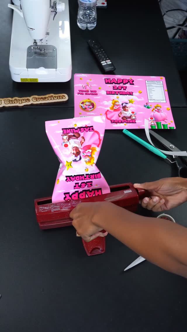POV: Your party favors are about to be TOO CUTE! 👑✨
Come make these custom chip bags with me! I took a Princess Peach-inspired idea and gave it a Princess Jasmine twist for this two-in-one birthday celebration!
I designed everything myself and printed it using Koala paper @koalagp_paper And yes… we’re filling these with white cheddar popcorn! 😋
Custom party favors just hit different! 🎉✨
#CustomPartyFavors #PrincessJasmine #SuperMario #CustomChipBags #KoalaPaper