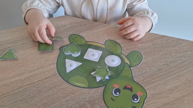 Oefenen om de juiste vorm op de juiste plek te plakken ๐ช๐ป๐คฉ #themakleurenenvormen
