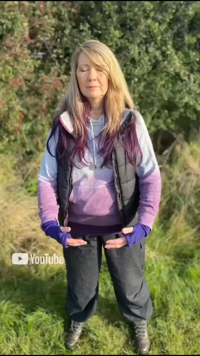 A little bit of Autumn Qigong for you...🍂🍁🧡🍎🕯️🍄🕸️🎃🌰
Try this movement slowly with me and notice what happens when you stop trying to rush everything.
You don't need to know the name of the movement or understand all the theory behind Qigong.
Just move. Breathe. Pay attention.
That's really the heart of it.
If you enjoy this, I teach a 45-minute online Qigong class for £6.
It's suitable for beginners and you can join from your own home.
If you've been curious about Qigong but never actually got around to trying it, perhaps this is your nudge. 🌿