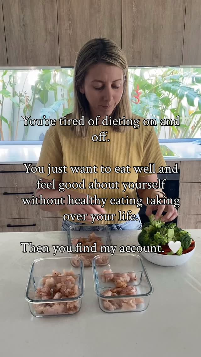 If you’re over the cycle of dieting, being “good” for a while, then feeling like you’ve fallen off track…
You’re in the right place. 🤍
I believe healthy eating should support your life not take it over.
Here you’ll find practical and simple evidence-based nutrition advice to help you eat well without rigid rules, guilt or constantly feeling like you need to start again.
Because you don’t need another diet.
You need an approach to food that actually works in real life - on the busy days, the exhausted days, the weekends aways, the social events, the holidays and everything in-between.
Follow along if you’re ready for a more realistic approach to healthy eating. 🤍