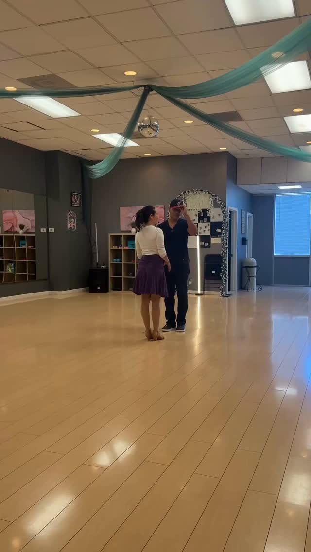 💃🔥 Intermediate Salsa! 🔥💃
Join us every Friday at 8 PM for Intermediate Salsa! Keep improving your technique, musicality, and confidence while having fun on the dance floor. ❤️🔥
📍 Level Up Dance Studio
🗓️ Every Friday | 8 PM
💃 Intermediate Level
Come dance with us! 🔥