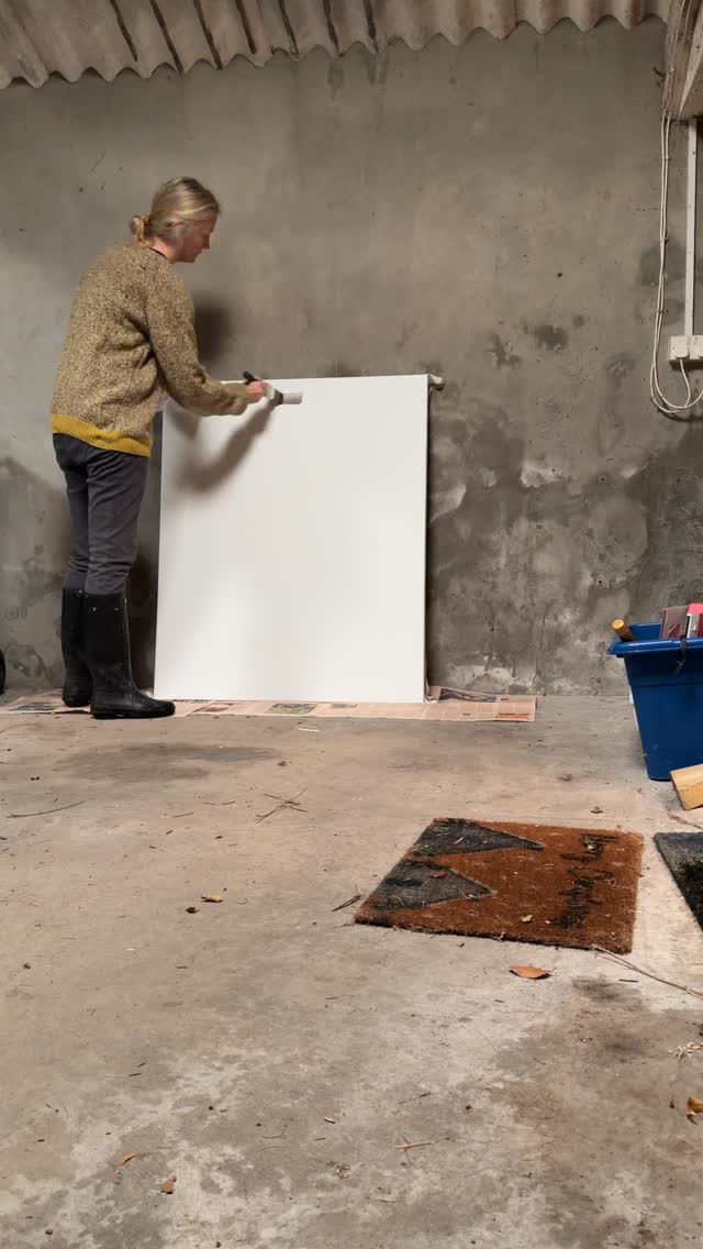 So happy to finally be painting this bigger commission. Having to find a new setup which will work for me in this new location. Life definitely keeps me on my toes 🤣 #artist #oilpainter #oilpainting #artiststudio #artistlife