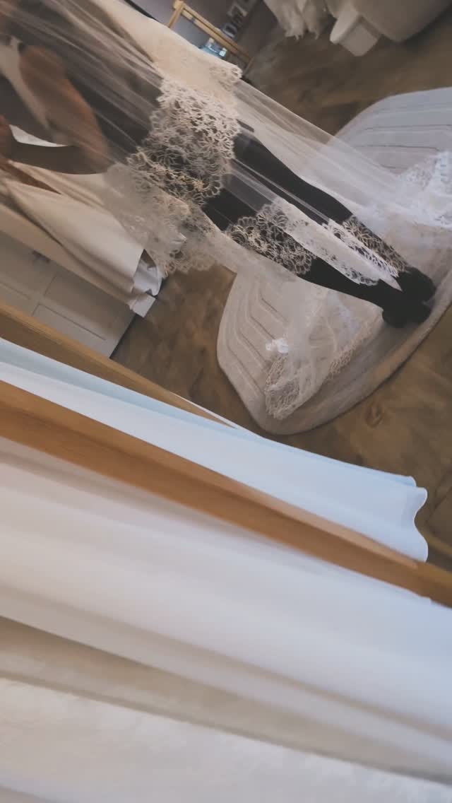 The new lace veil collection has fully landed
We've waited too long, we didn't have time to try on over a dress: imagine styled
Accessory styling apps pending...