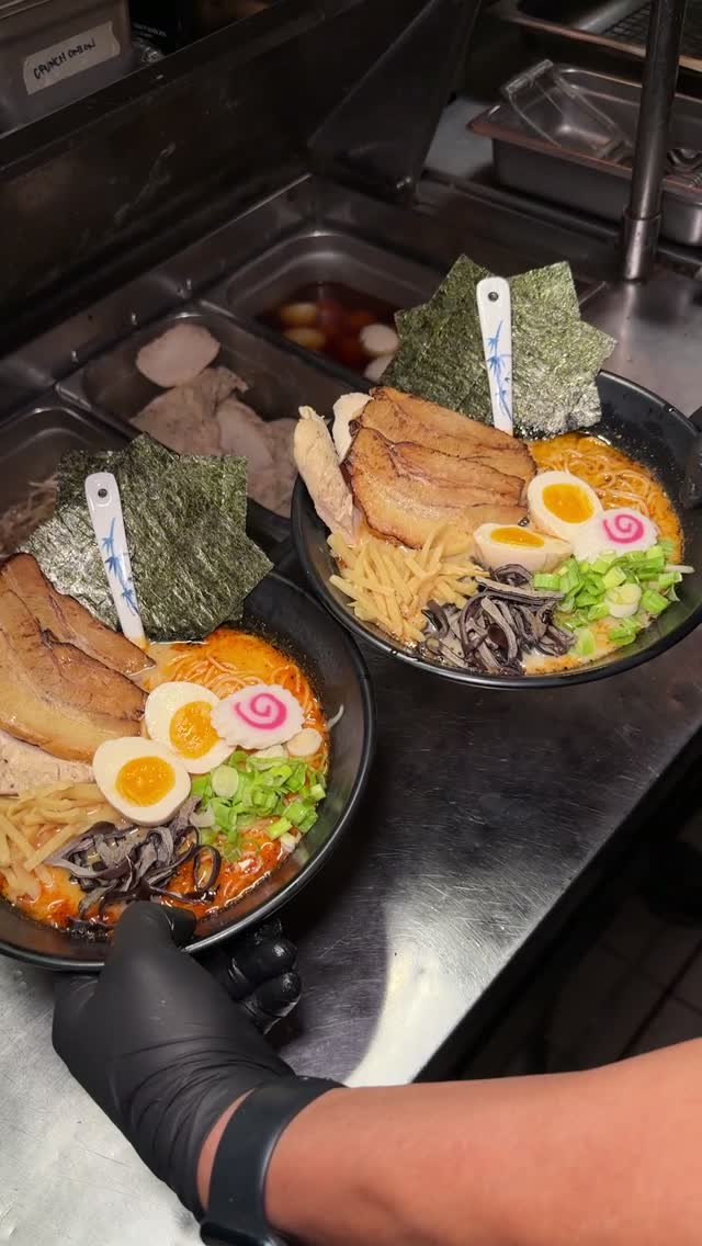 Two Naruto bowls, built side by side. Spicy tonkotsu, wood ear mushrooms, soft egg, chashu, and the pink swirl on top. Come get yours.
📍 2600 W Sahara Ave Ste 119
🕒 Mon-Thurs 11am-12am / Fri Till 1am
🕒 Sat 11:30am-1am / Sun 11:30am-12am
#vegasramen #vegasfoodie #vegaseats