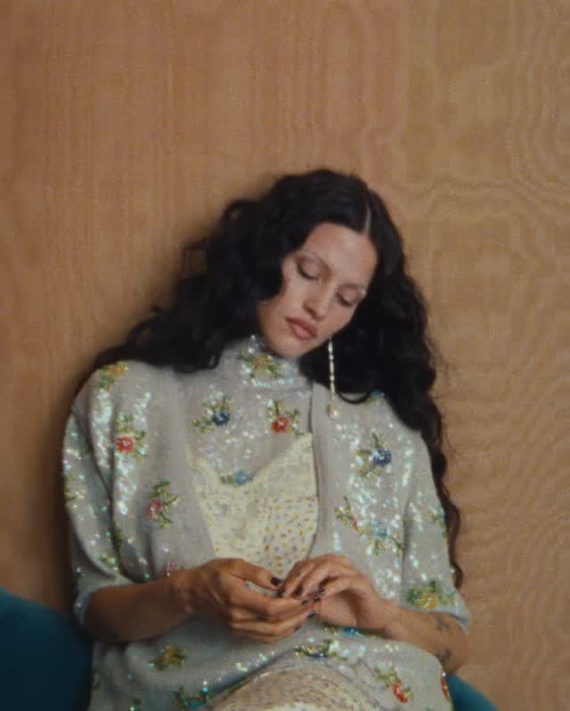 The timeless glamour of The Oviatt sets the scene for @gabbriette in @voguelatam. Meticulously refreshed by @grecodeco, our historic interiors preserve the Art Deco magic in every detail.
Director: @piariverola
Styling: @valecollado
DP: @munders_
1st AC: @mark0.3339
Editor: @qiaoranma
Colorist: @brennanbarsell
Hair: @hikaruhirano
Makeup: @makeup_annakato
Set Designer: @lizzielang
Production: @dayinternational
Location: @oviattdtla
Casting Director: @morgansenesi
Head of Editorial Content: @karlamartinzesdesalas
Music: “Across the Floor” and “Better Unheard (yet to be told)” Composed and performed by @mettehenriette