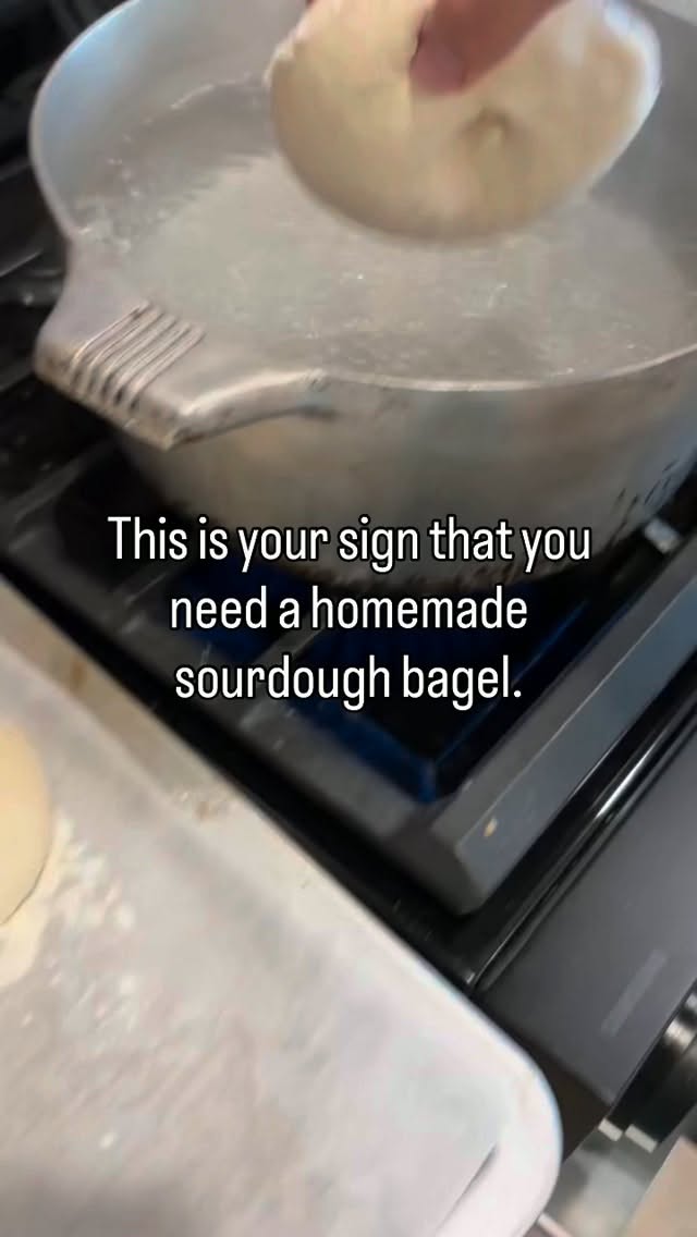 I can never go back to store-bought again. 💔🥯
#thecozybeebakery #sourdoughbagels #homebaker #sourdough #sourdoughbaking