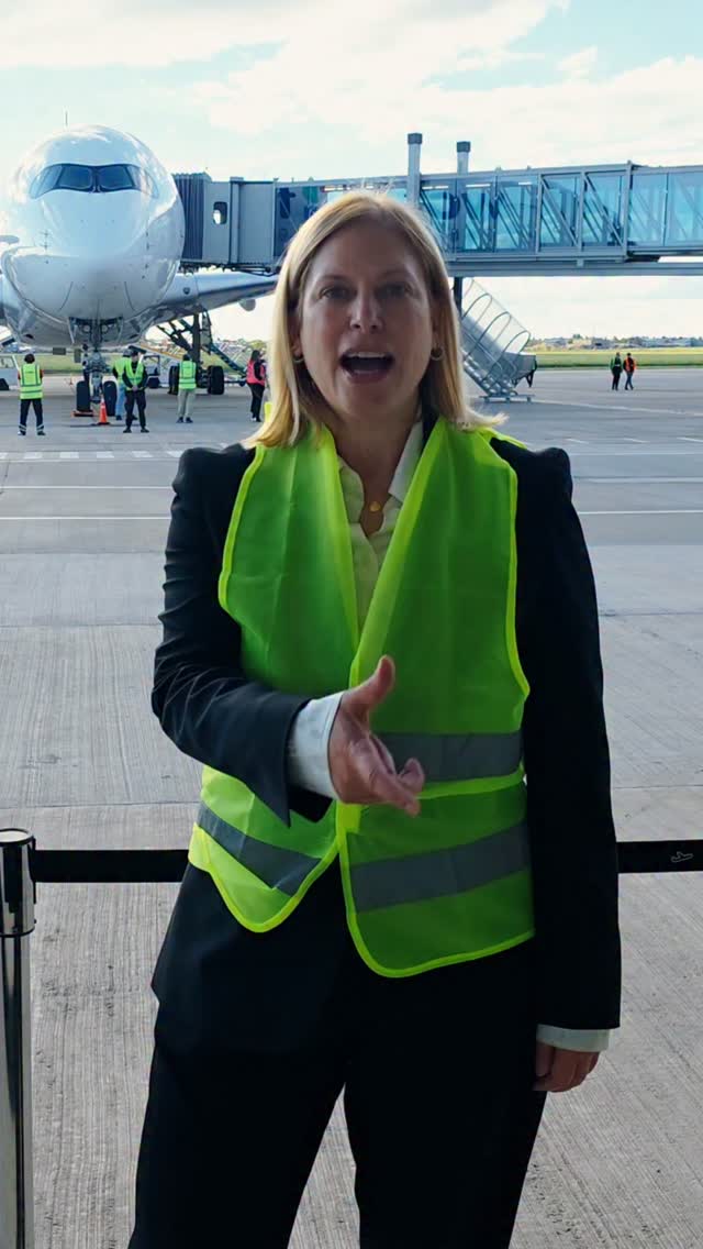 Día histórico para Santa Fe.
Recibimos el primer vuelo Madrid–Rosario y también despega desde nuestro aeropuerto el primer Rosario–Madrid.
Una conexión directa con Europa que abre puertas al turismo, la producción, los negocios y nuevas oportunidades para toda la provincia.
Santa Fe cada vez más conectada con el mundo.