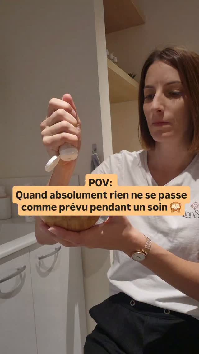 QUAND PENDANT UN SOIN RIEN NE SE PASSE COMME PRÉVU 🤣
Il y a les journées où tout est calé et puis il y a celles où les produits, le chauffe-serviettes et tout le reste ont décidé de participer au soin à leur façon 😂
Parce que derrière les instants de mieux-être à l'institut LinnSaé…il y a aussi quelques petits moments de maladresse 🤭
Dites-moi que je ne suis pas la seule ? 😂
.institutdebeaute .esthéticiennevendée coulissesinstitut .humourestheticienne .institutlinnsae .lesablesdolonne .saintmathurin
---------
📍Institut de beauté à Saint-Mathurin, à deux pas des Sables-d'Olonne et des Achards.
Spécialisée dans les massages intuitifs, les soins du visage bio et la beauté holistique, je vous accompagne pour prendre soin de vous naturellement et vous offrir une véritable parenthèse de bien-être.