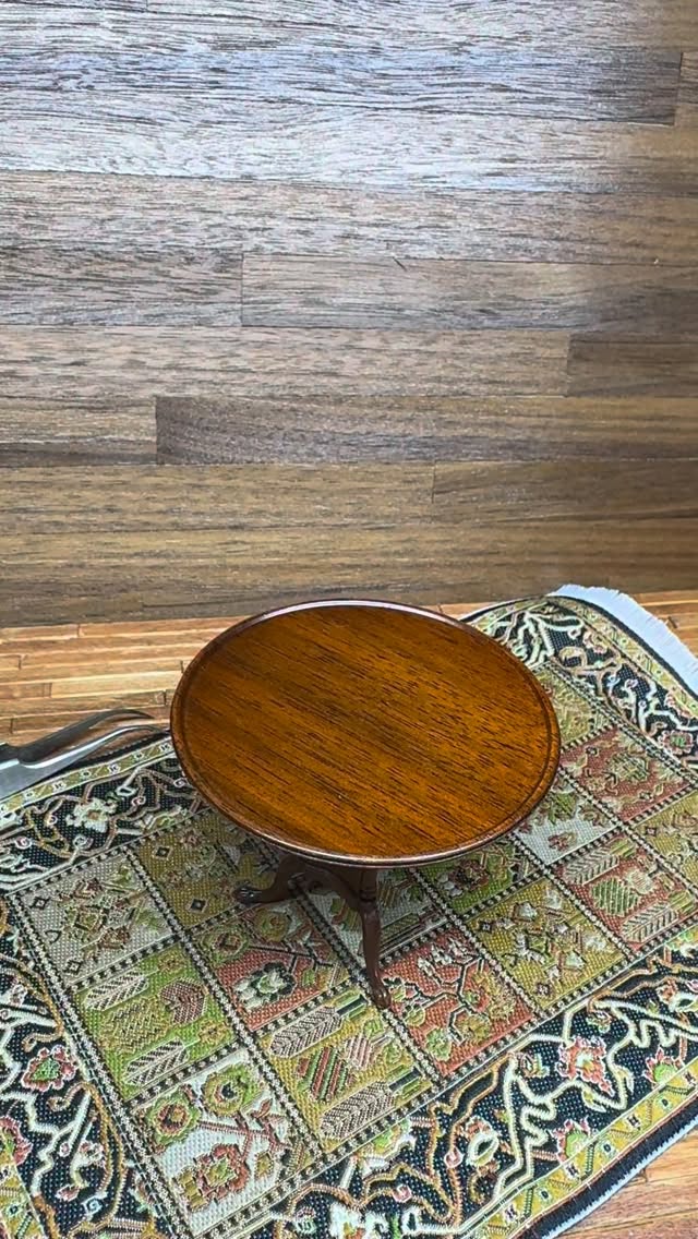 Awesome hardwood tilt top table by the masterful miniaturist Gerald Crawford and is part of my latest estate auction Fine Art and Masterful Miniatures Estate Sale starting this Sunday. There's a link in my bio to preview more of the wonderful treasures including this sale and to sign up for my newsletter so you first to know about my events, sales, auctions and other activities. Thank you for taking a look! #swoon #dollhouse #miniature #fineart