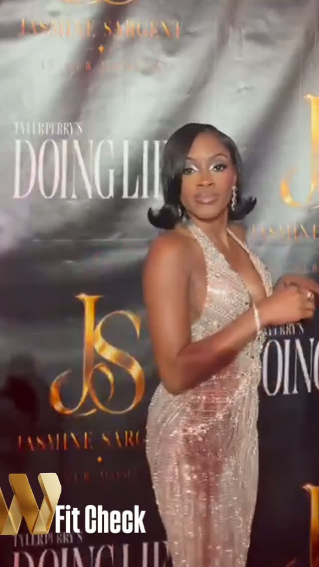 Our girl!!!!!! @shesjasminesargent with a quick #fitcheck at the premiere of her LATEST release, #DoingLife; now streaming on @netflix!
🤏🏽🤏🏽🤏🏽🤏🏽🤏🏽🤏🏽
Stay Tuned for More!!!!
#netflix #doinglife #tylerperrystudios